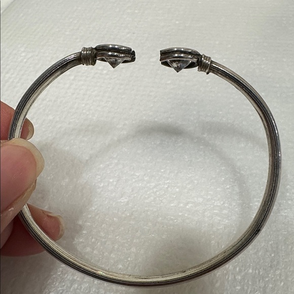 ❤️ 5/$25 Elegant Silver Bangle Bracelet - Picture 3 of 6